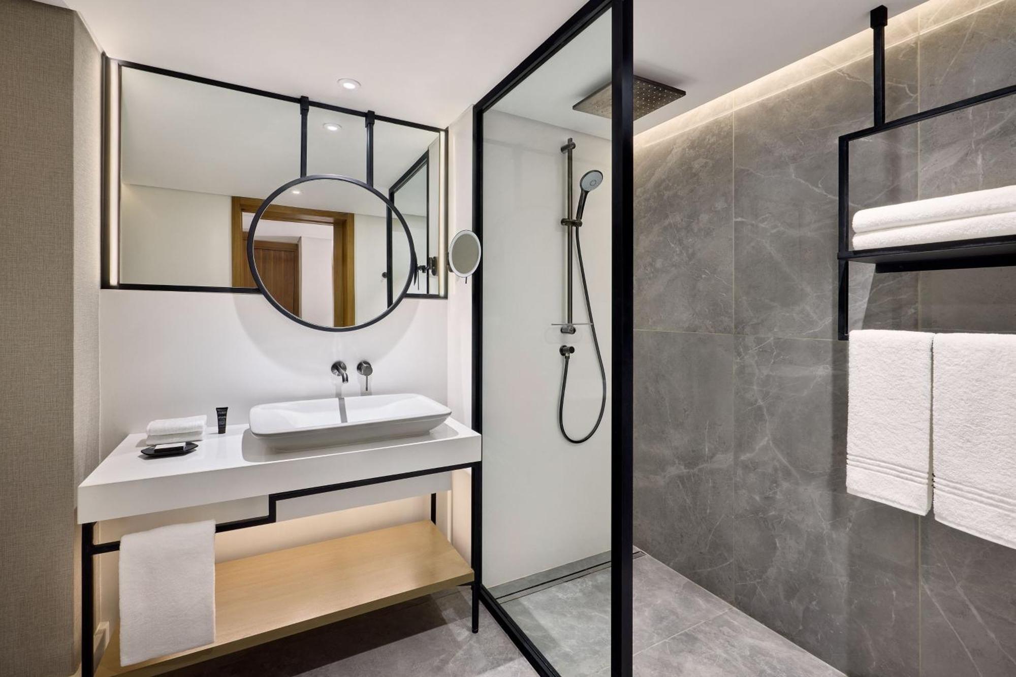 Suite Sky, Suite 2 Chambres, Chambre 1 : 1 Lit King-Size, Chambre 2 : 2 Lits Doubles - Vue sur Nil et Horizon