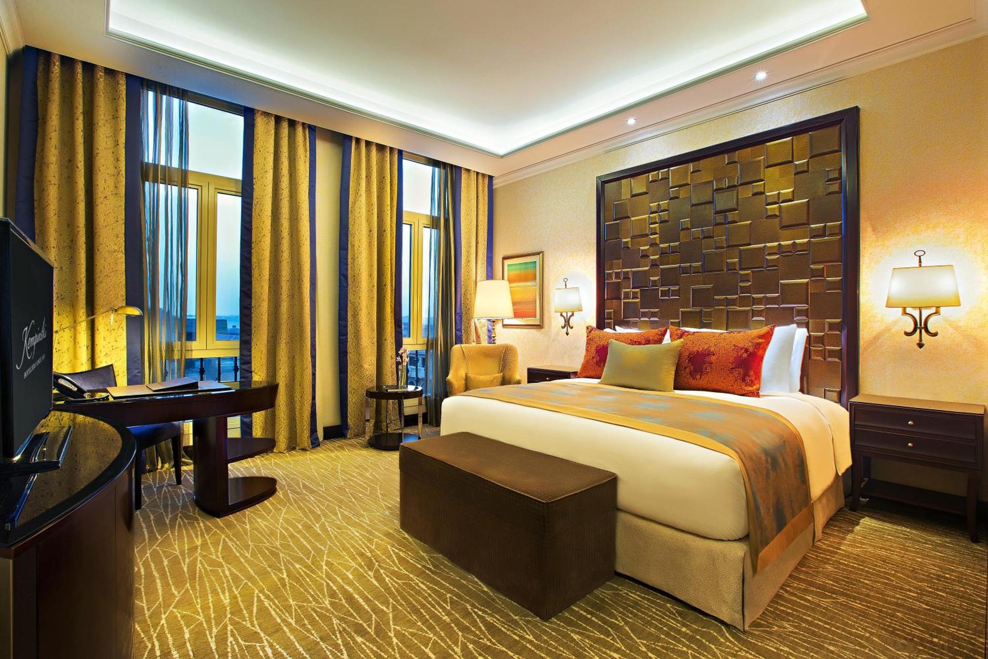 Deluxe City Room